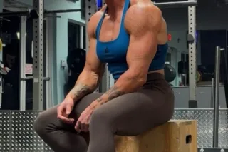 Female Bodybuilder Escort - 43 - Image 3