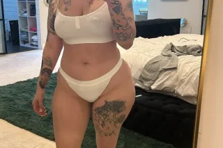 lovely lauren ready to play - Image 5