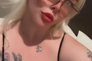 Blonde Deepthroat goddess cum over for some fun🤤 😉🍒Incall available 24/7!🍆💦💖 - Image 1